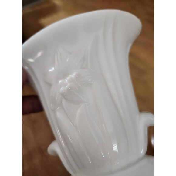 Vintage Slag Glass Akro Agate White Embossed Flower Vase 4-1/4" circa 1930s 40s - Picture 6 of 10